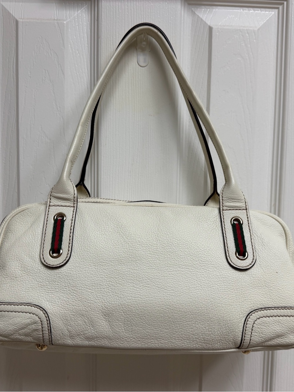 Gucci White Leather Shoulder Bag with Green and Red Stripe Detail - Picture 2 of 11